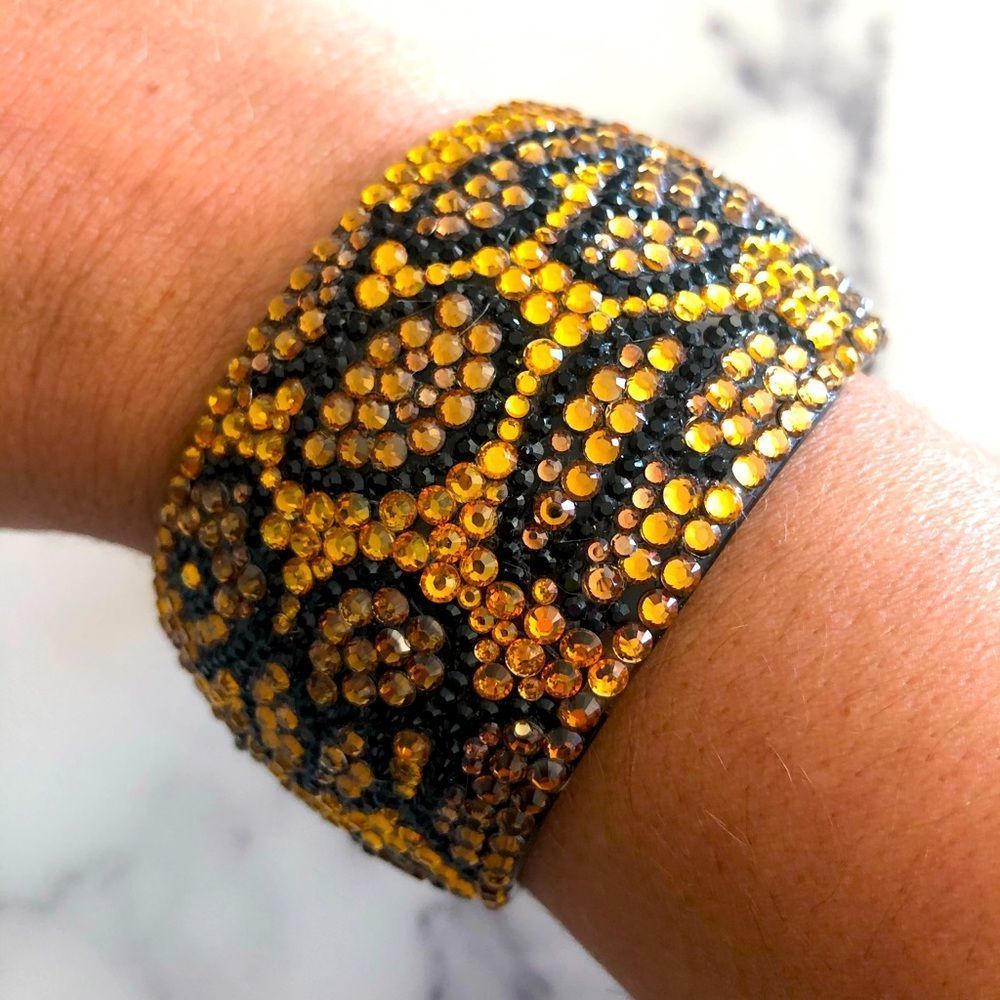 NWT beaded Cheetah print bangle bracelet